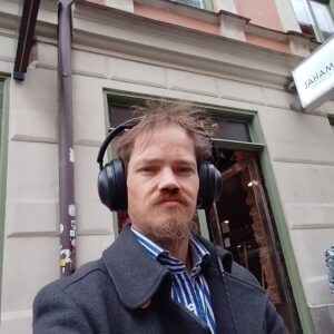 Vad ni än säger så är ni amatörer mot DENNIS KRISTOFFER SJÖBERG 25 000 000 000 000 triljoner USD